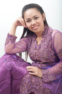 亞洲的泰國女紫色穆斯林服飾- banduang