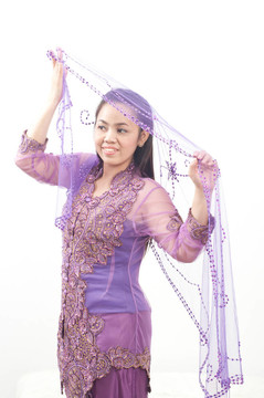 亞洲的泰國(guó)女紫色穆斯林服飾- banduang