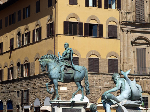 市政廣場的騎馬雕像Cosimo de Medici的gianbologna我