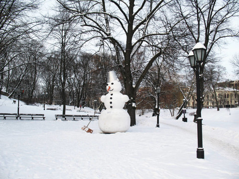 公園里的大雪人