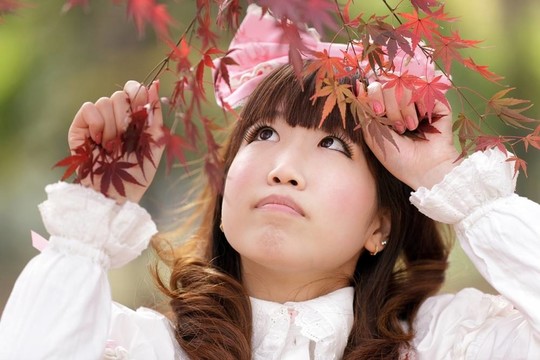 自然中的亞洲女人