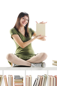 抱著書的年輕女子。封面是空白