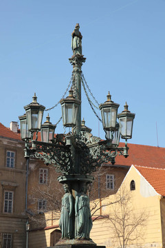 布拉格街上的灯