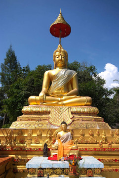 Golden Buddha的雕像