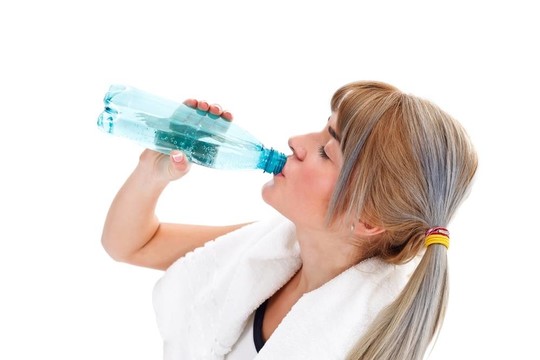 女子的飲用水
