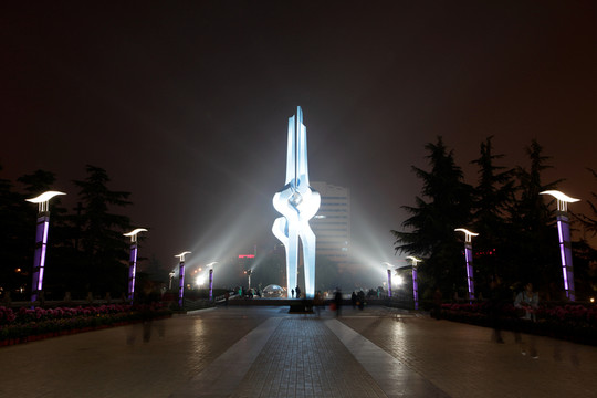 濟(jì)南泉城廣場(chǎng)夜景