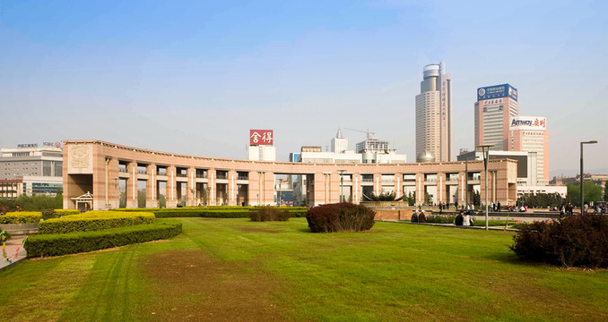 濟(jì)南泉城廣場(chǎng)