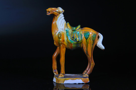 唐三彩陶馬