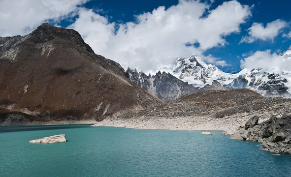 Himalayas圣湖，離Gokyo不遠的山峰