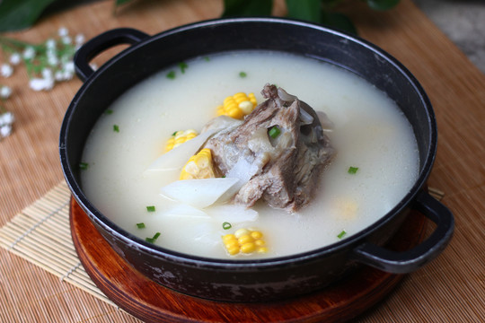 蘿卜玉米大骨湯