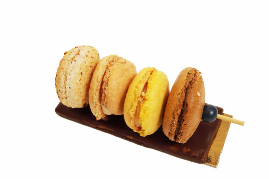 糕點(diǎn)；白色背景上的蛋糕