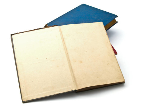 空白的黃色書頁的舊書