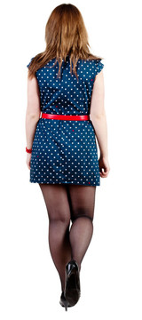 黑發(fā)女人去藍(lán)色衣服的背影。
