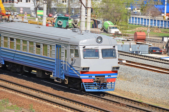 工業(yè)區(qū)郊區(qū)電力機(jī)車