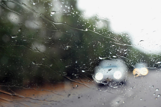 雨天駕駛