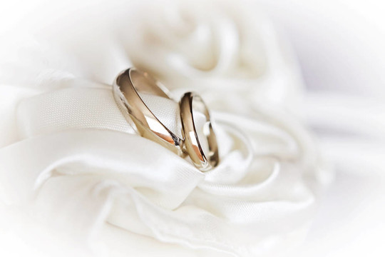 高調(diào)結(jié)婚戒指