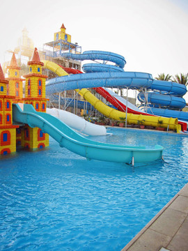 水族公園滑板；水上公園
