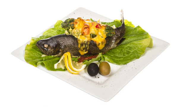 鱒魚與蝦和花椰菜烤魚