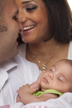 與Newborn Baby混血的年輕夫婦