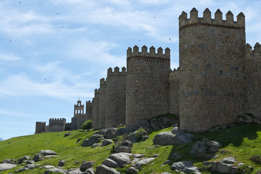 Avila Walls。
