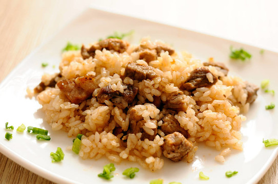 一個用肉美味的飯