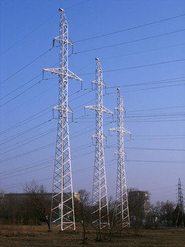 带导线的高压电力线金属塔