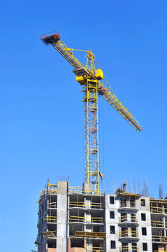 建筑起重機(jī)和建筑在藍(lán)天建設(shè)