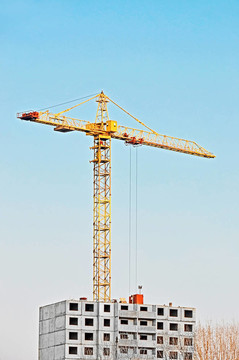 建筑起重機(jī)和建筑在藍(lán)天建設(shè)