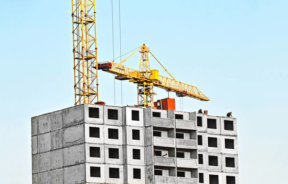 建筑起重機(jī)和建筑在藍(lán)天建設(shè)