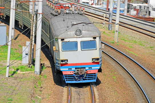 工業(yè)區(qū)郊區(qū)電力機(jī)車(chē)