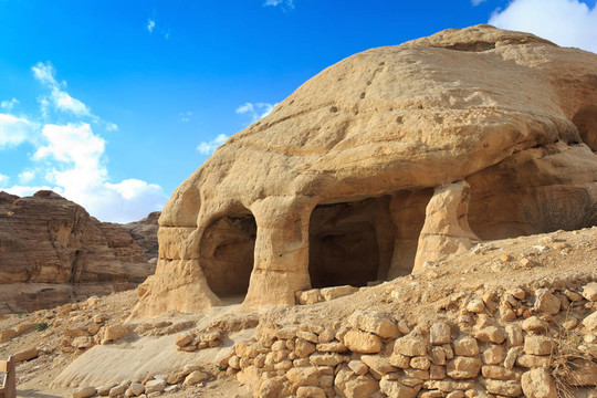 在Bab石窟家SIQ；Petra；約旦