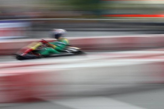 模糊的卡丁車賽