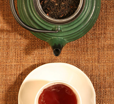 中國茶葉茶壺和一杯茶