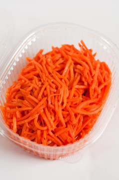 浅色背景的朝鲜胡萝卜