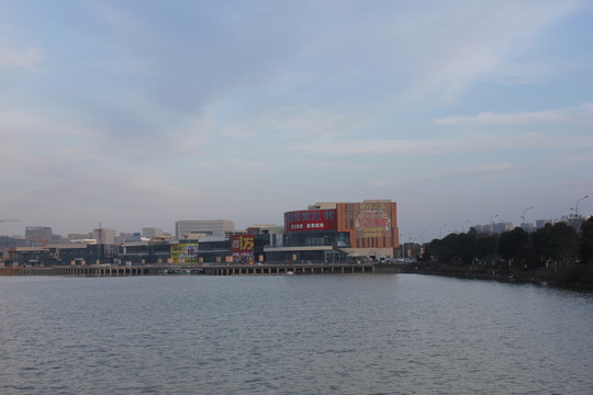 冬日里城市清晨風(fēng)貌