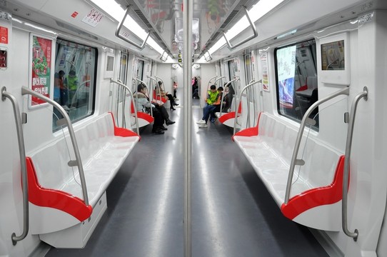 地鐵車廂內(nèi)景