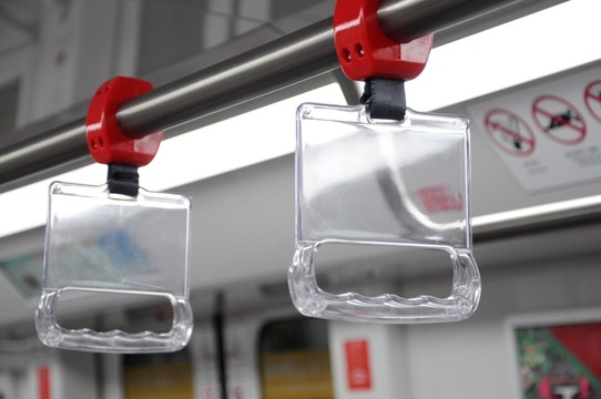 地鐵車廂內(nèi)景 拉手