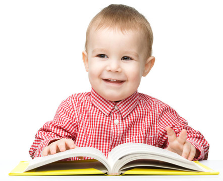 小孩玩書