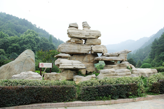 巖石雕塑