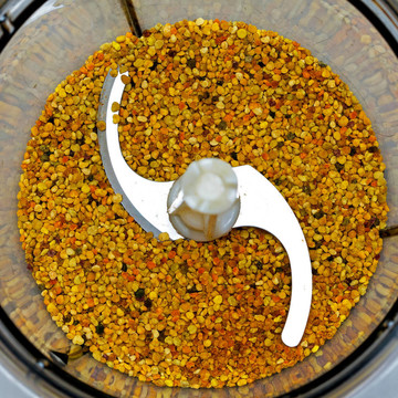 花粉在攪拌機(jī)