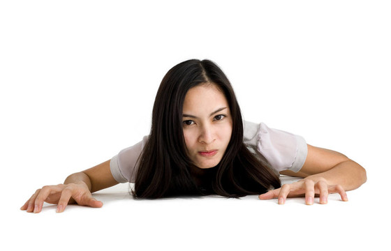 女人的四肢爬行