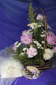 結(jié)婚戒指和鮮花