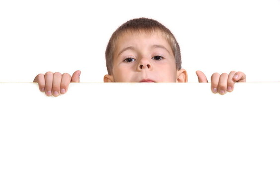 打著白旗的男孩