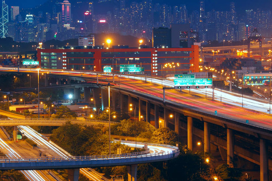 夜間城市公路交通