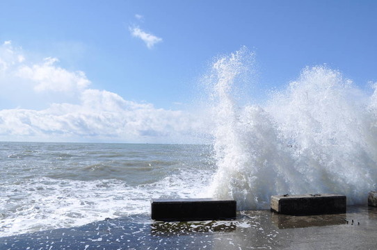 混凝土港口海浪破壞