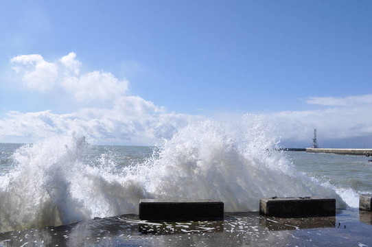 混凝土港口海浪破壞