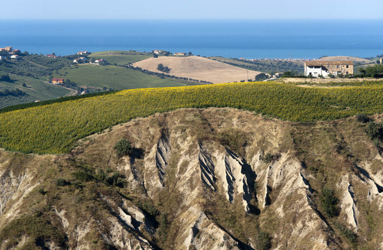 阿特里自然公園（Ancona；Abruzzi；意大利）；景觀在夏天；