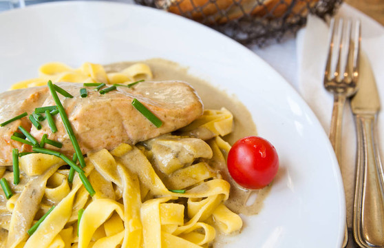 煙熏鮭魚(yú)義大利面
