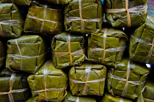 糯米飯半熟香蕉葉；泰式甜點(diǎn)。