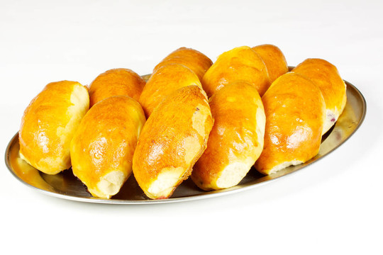 傳統(tǒng)俄羅斯白菜餡烤糕點(diǎn)